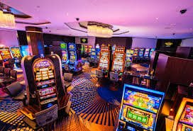 Studio produksi Pretty Gaming macibet dengan dealer profesional dan peralatan multi-kamera berkualitas HD